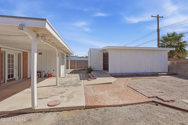 7326 E Montecito Drive, Tucson, AZ 85710