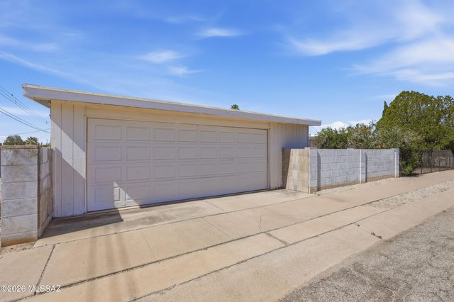 7326 E Montecito Drive, Tucson, AZ 85710