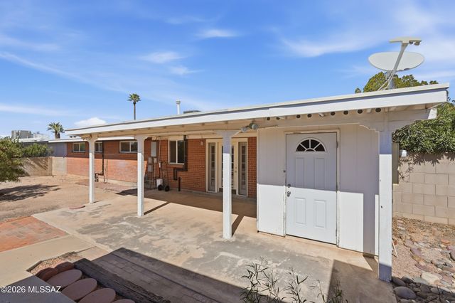 7326 E Montecito Drive, Tucson, AZ 85710