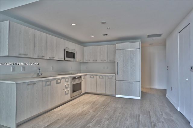 55 SW 9th St 1910, Miami, FL 33130