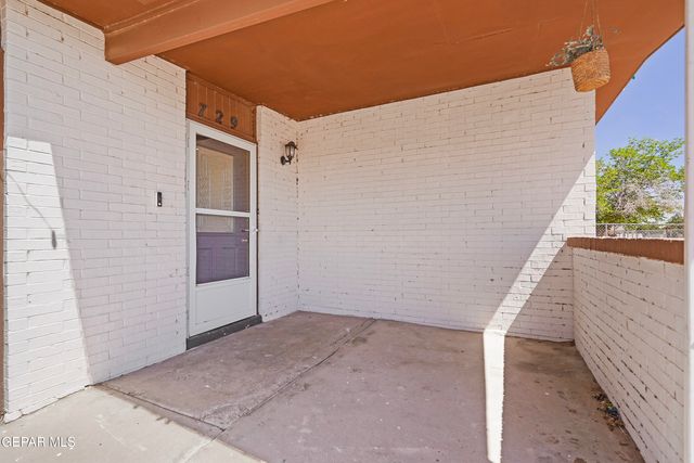 729 FALL RIVER Road, El Paso, TX 79907