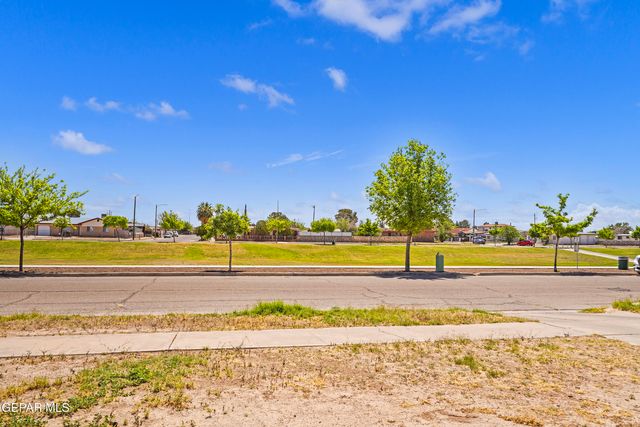 729 FALL RIVER Road, El Paso, TX 79907