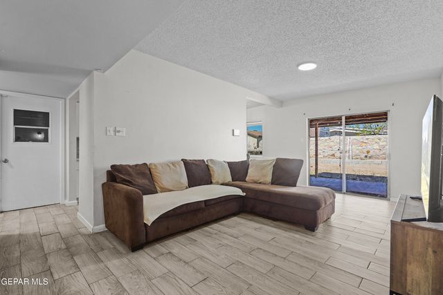 729 FALL RIVER Road, El Paso, TX 79907