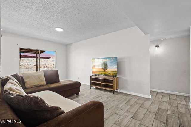 729 FALL RIVER Road, El Paso, TX 79907