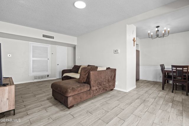 729 FALL RIVER Road, El Paso, TX 79907