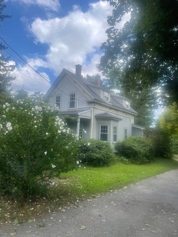 155 Belknap St, Concord, MA 01742