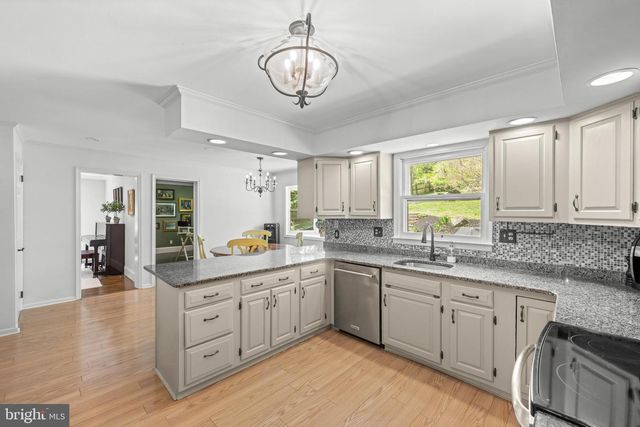 1064 BEAUMONT RD, Berwyn, PA 19312