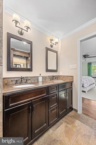 1064 BEAUMONT RD, Berwyn, PA 19312