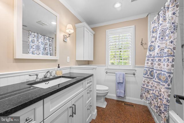 1064 BEAUMONT RD, Berwyn, PA 19312