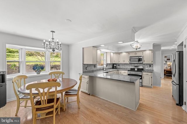 1064 BEAUMONT RD, Berwyn, PA 19312