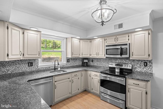 1064 BEAUMONT RD, Berwyn, PA 19312