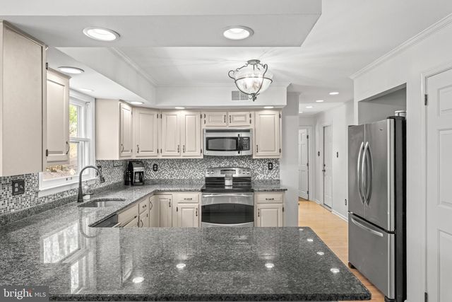 1064 BEAUMONT RD, Berwyn, PA 19312