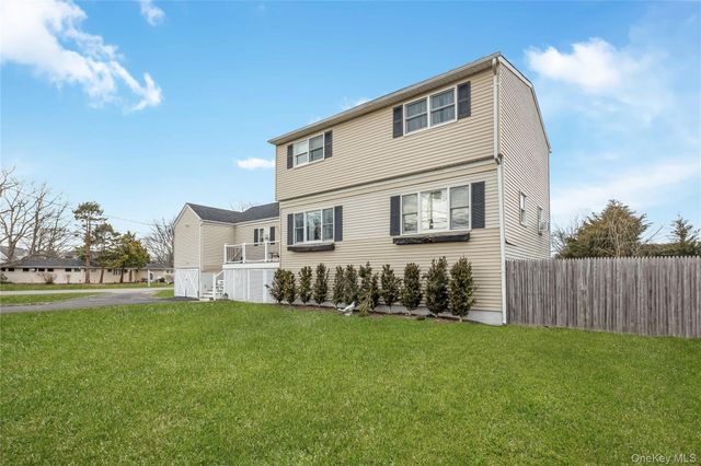 15 Bingham Place, Amityville, NY 11701