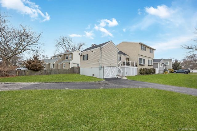 15 Bingham Place, Amityville, NY 11701