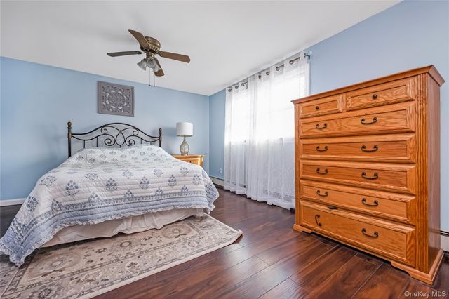 15 Bingham Place, Amityville, NY 11701