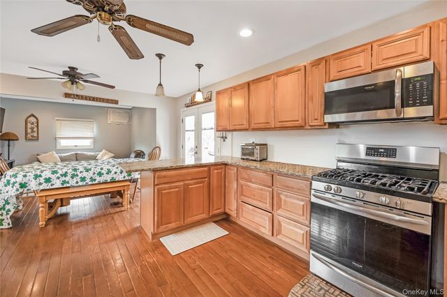 15 Bingham Place, Amityville, NY 11701