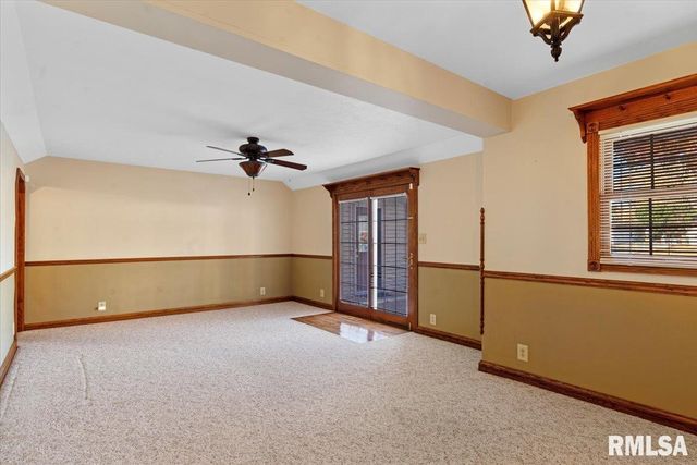 103 S HENDERSON Road, Virden, IL 62690