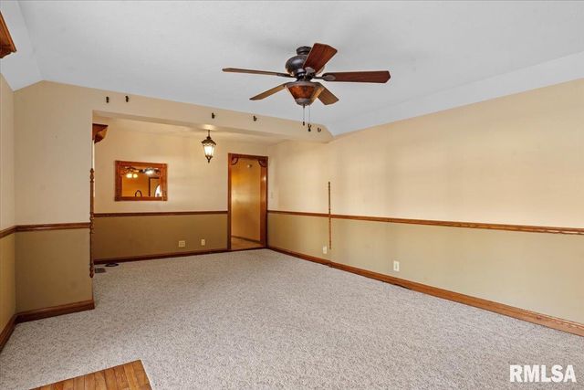 103 S HENDERSON Road, Virden, IL 62690