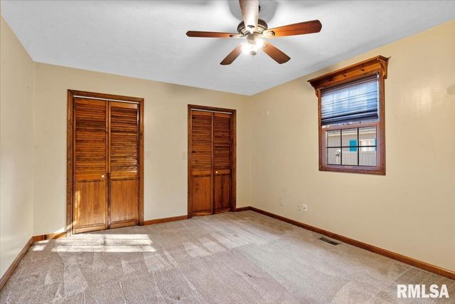 103 S HENDERSON Road, Virden, IL 62690