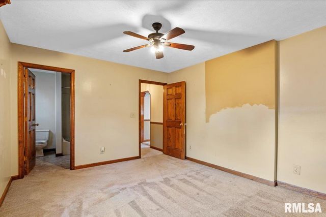 103 S HENDERSON Road, Virden, IL 62690