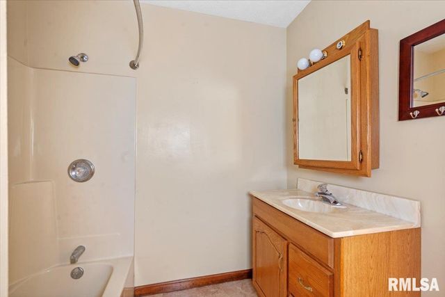 103 S HENDERSON Road, Virden, IL 62690