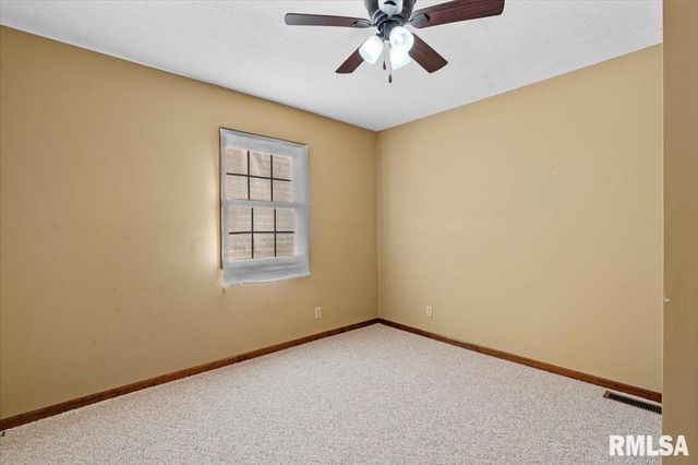 103 S HENDERSON Road, Virden, IL 62690