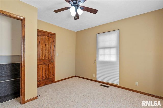 103 S HENDERSON Road, Virden, IL 62690