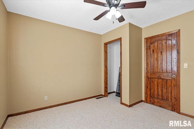 103 S HENDERSON Road, Virden, IL 62690