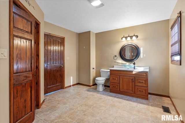 103 S HENDERSON Road, Virden, IL 62690