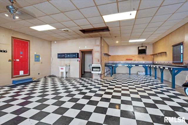 103 S HENDERSON Road, Virden, IL 62690