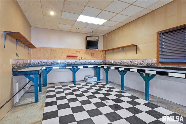 103 S HENDERSON Road, Virden, IL 62690