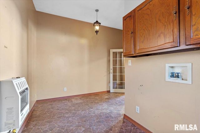 103 S HENDERSON Road, Virden, IL 62690