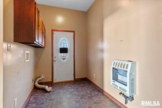 103 S HENDERSON Road, Virden, IL 62690