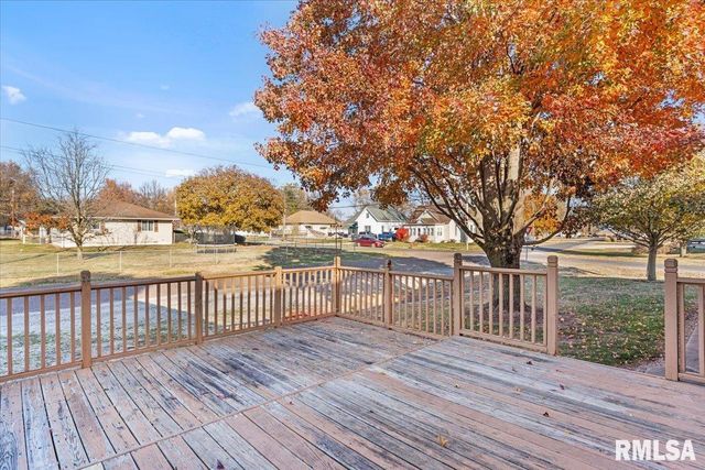 103 S HENDERSON Road, Virden, IL 62690