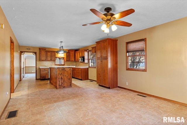 103 S HENDERSON Road, Virden, IL 62690