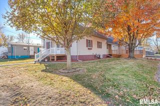 103 S HENDERSON Road, Virden, IL 62690