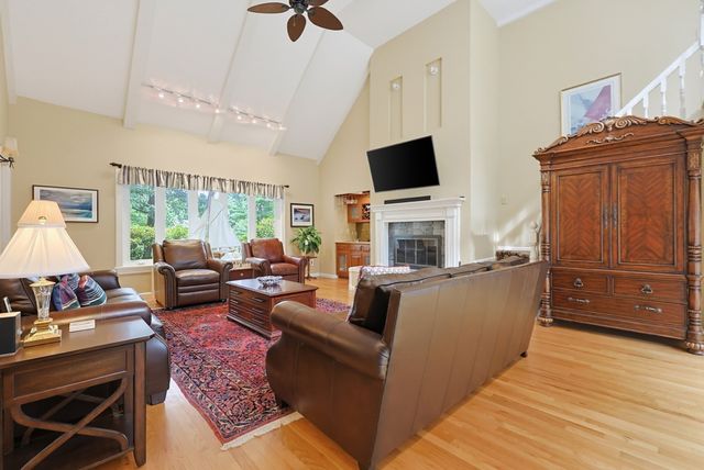 66 Farrington Ln, Marlborough, MA 01752