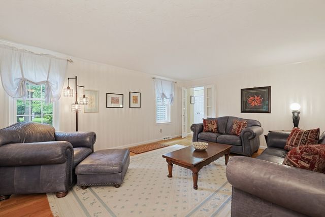66 Farrington Ln, Marlborough, MA 01752