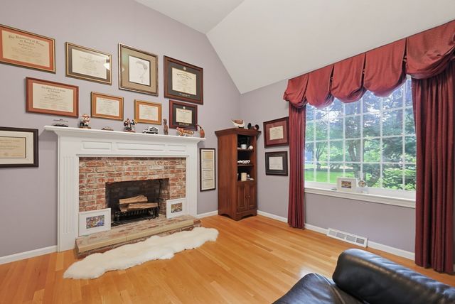 66 Farrington Ln, Marlborough, MA 01752