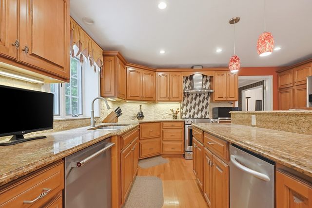66 Farrington Ln, Marlborough, MA 01752