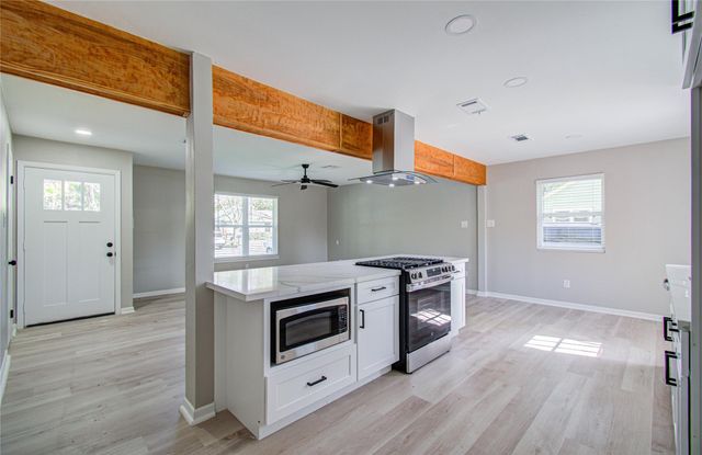 411 Oaklawn Street, League City, TX 77573