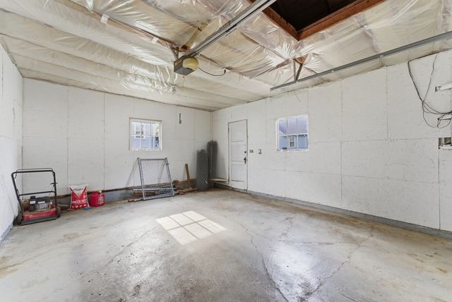 313 S Thornwood Avenue, Davenport, IA 52802