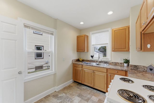 313 S Thornwood Avenue, Davenport, IA 52802