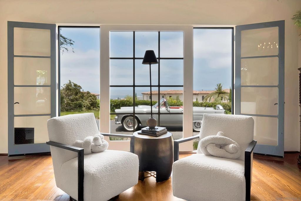 Image 12 of property listing at 1205 Muirlands Dr, La Jolla, CA 92037