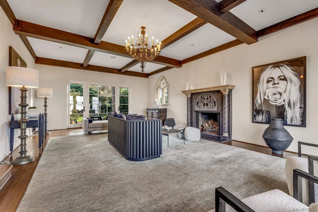 Image 13 of property listing at 1205 Muirlands Dr, La Jolla, CA 92037