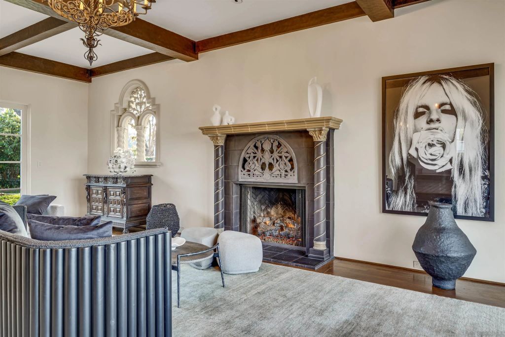 Image 14 of property listing at 1205 Muirlands Dr, La Jolla, CA 92037