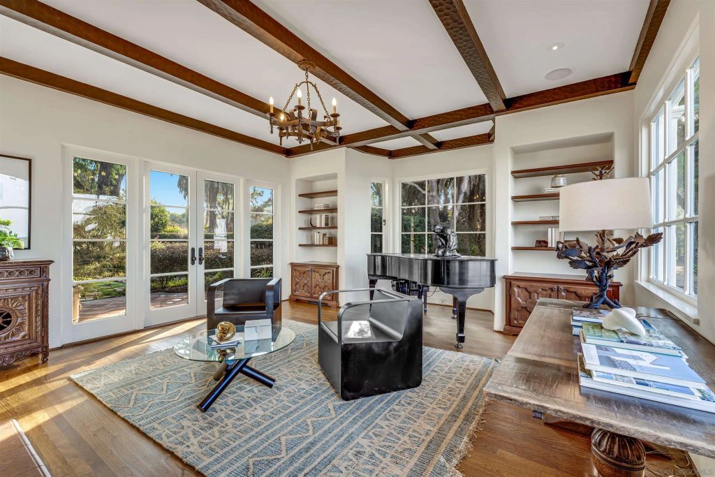 Image 15 of property listing at 1205 Muirlands Dr, La Jolla, CA 92037