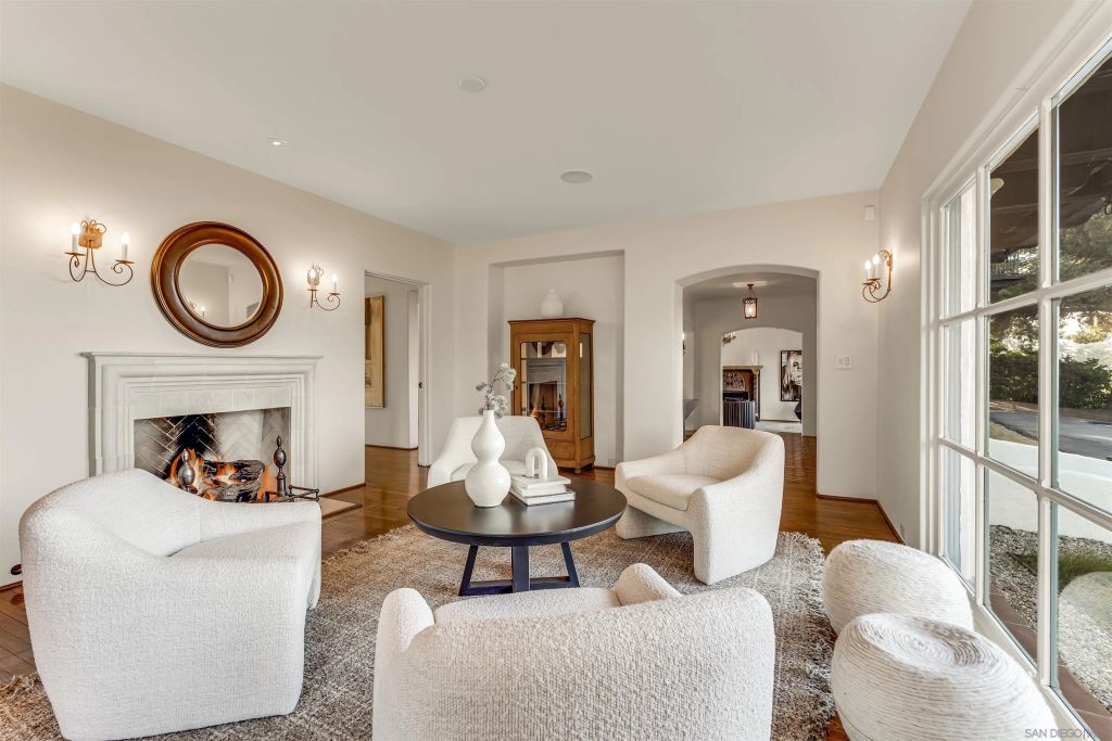 Image 17 of property listing at 1205 Muirlands Dr, La Jolla, CA 92037