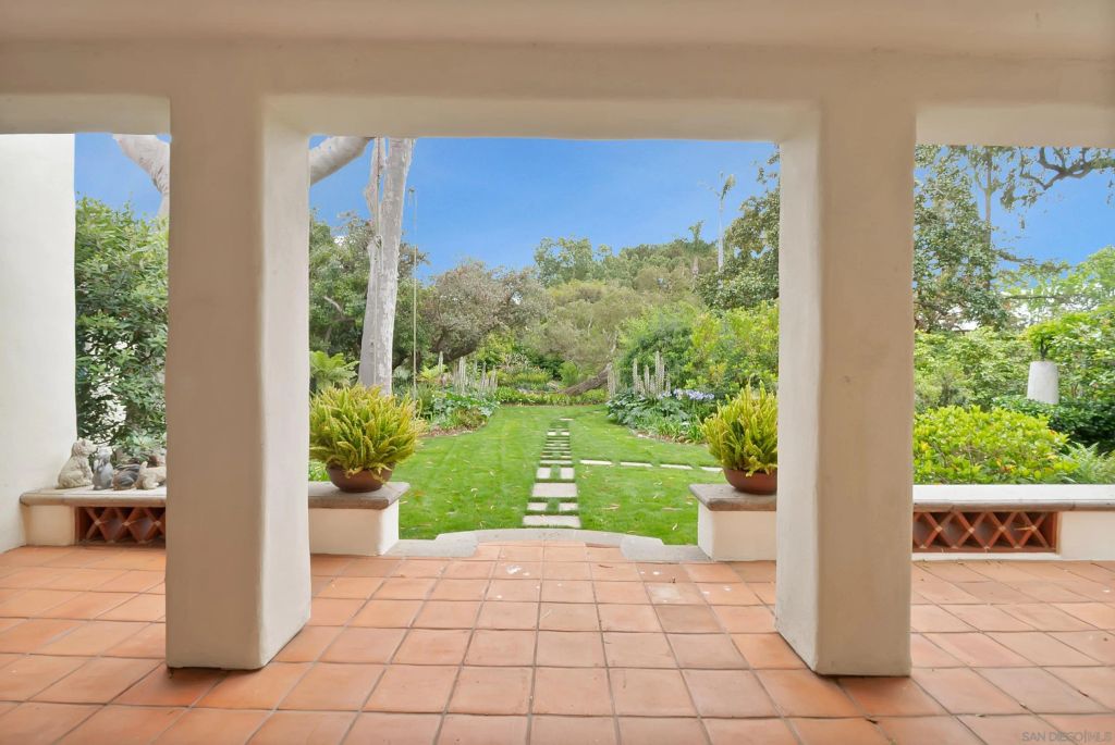 Image 21 of property listing at 1205 Muirlands Dr, La Jolla, CA 92037