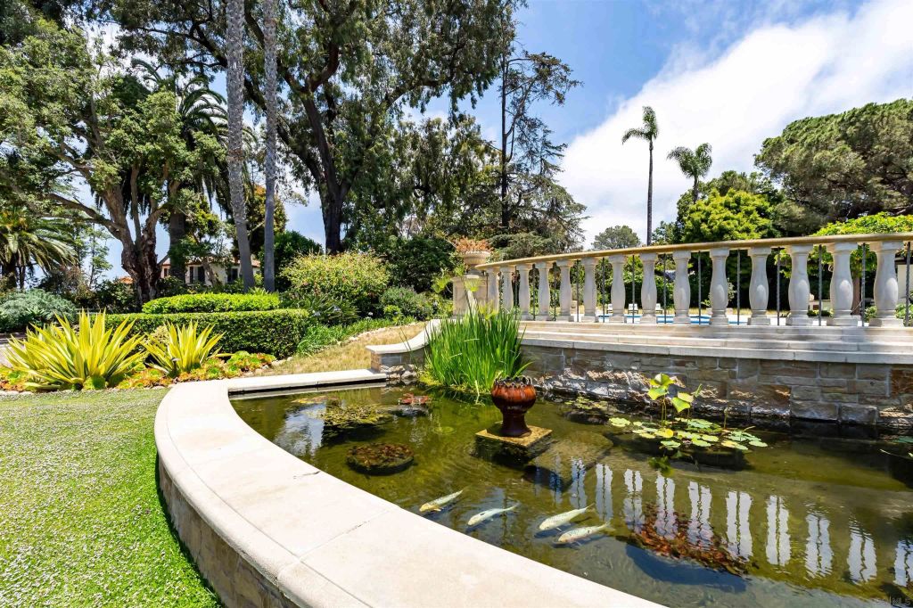 Image 27 of property listing at 1205 Muirlands Dr, La Jolla, CA 92037